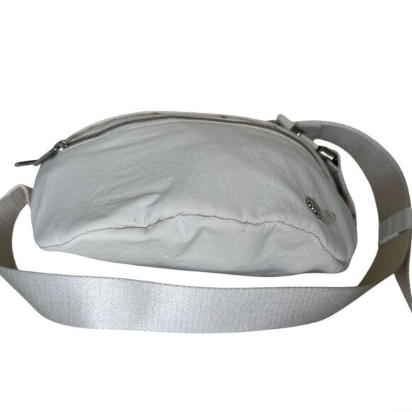 LULULEMON City Adventurer Cream Belt Bag 2.5L NWOT - Picture 4 of 16
